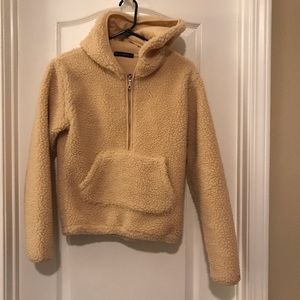 Furry sweater with zip